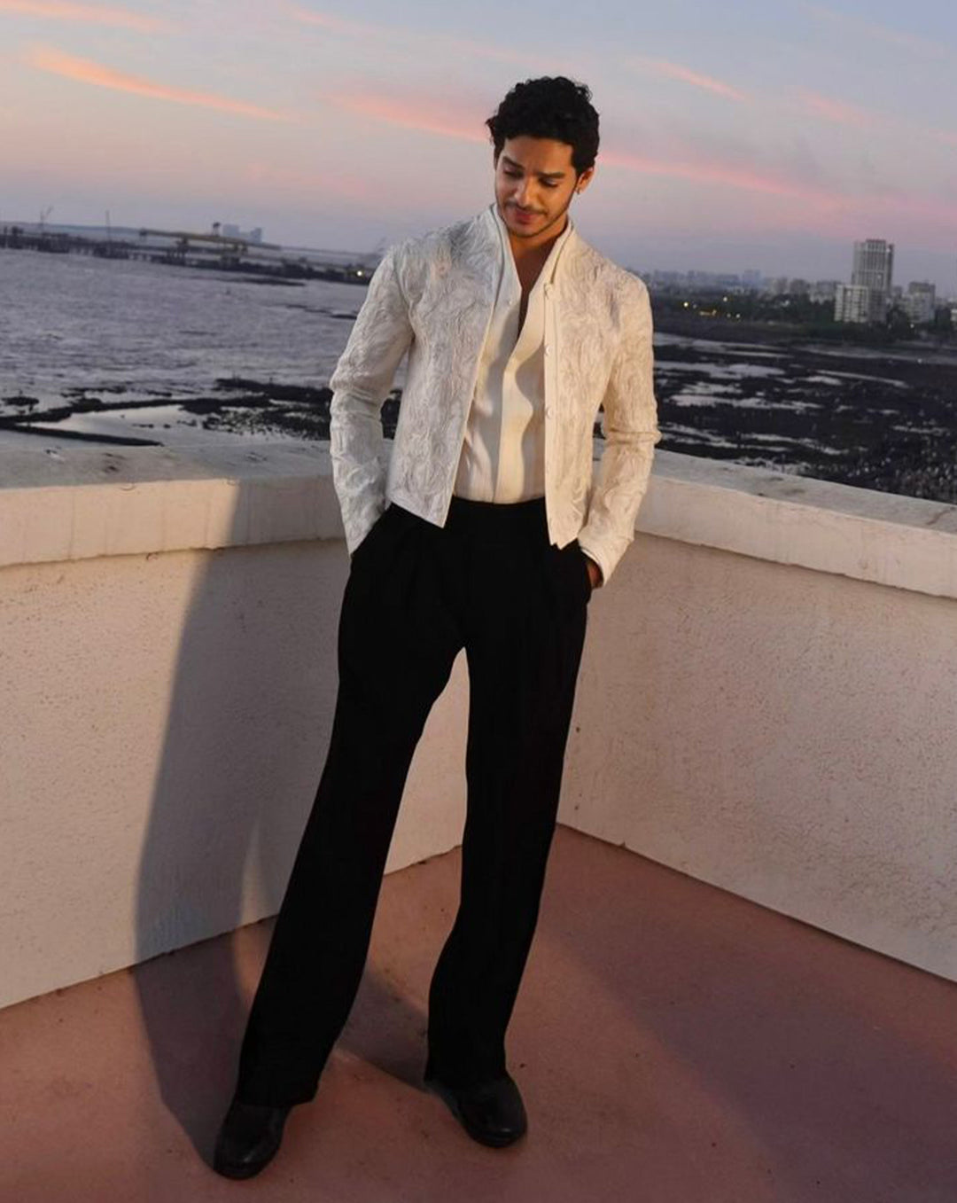 Ishaan Khatter (@ishaankhatter ) wears Gaurav Gupta Man for the Screen Awards 2026 as his film ‘Homebound’ wins Best Film Writing (Story & Screenplay) award.