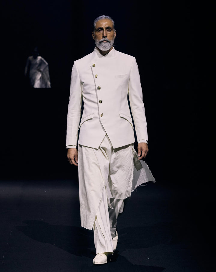 The Asymmetric Winged Bandhgala